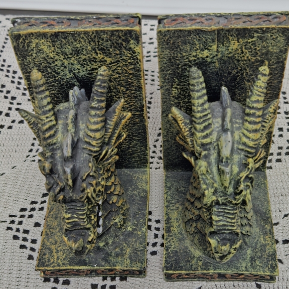 Fierce Dragon Head Bookends Ornate Medieval Fantasy Decor Heavy Resin Gothic Set - Picture 12 of 13